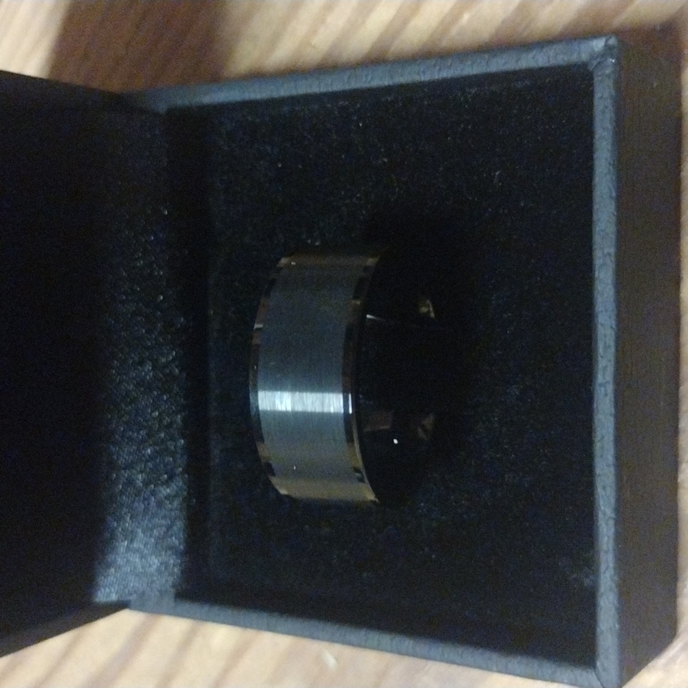 Men's wedding band